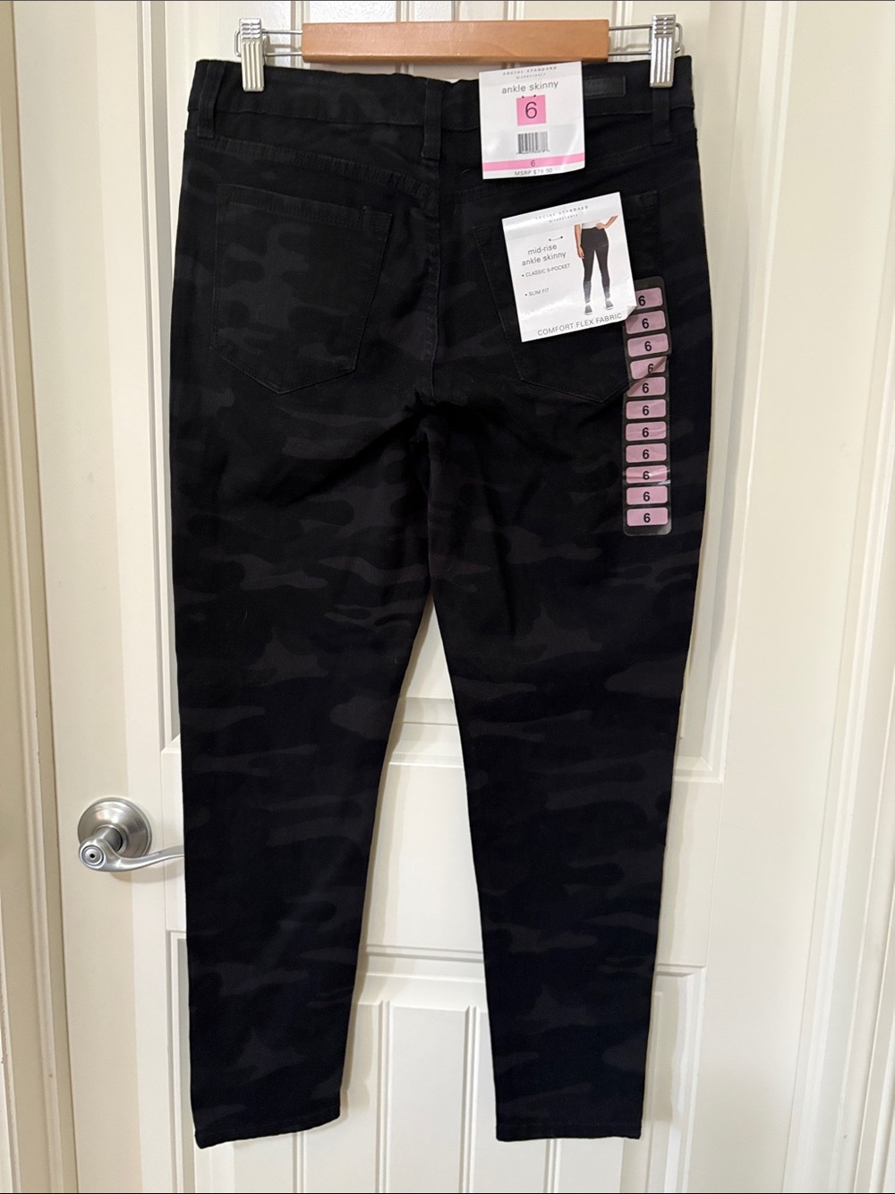 Women’s Black Camo Skinny Pants - Picture 9 of 12